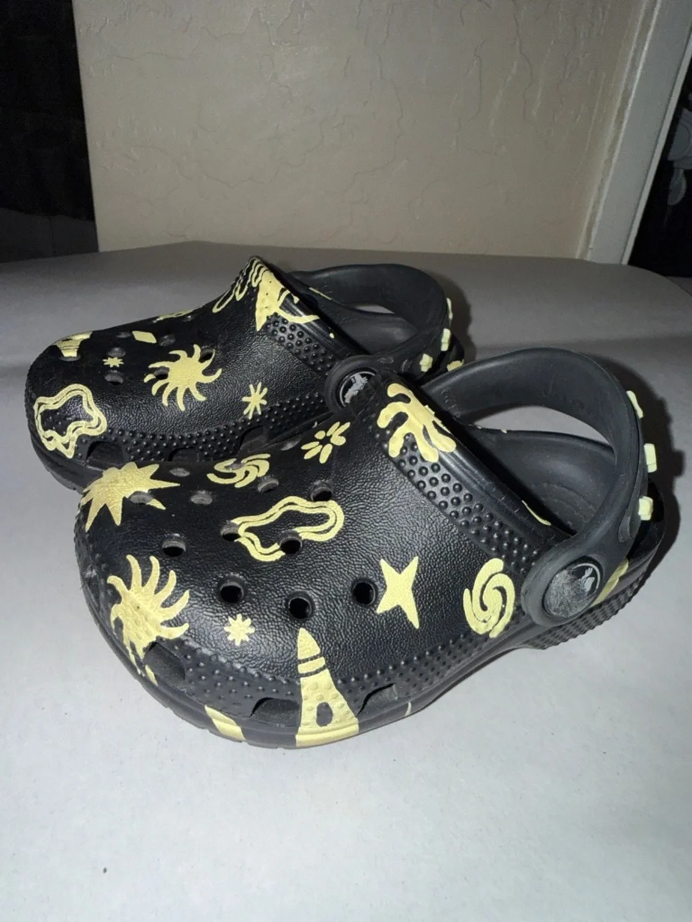 Crocs glow space clogs toddler size 6